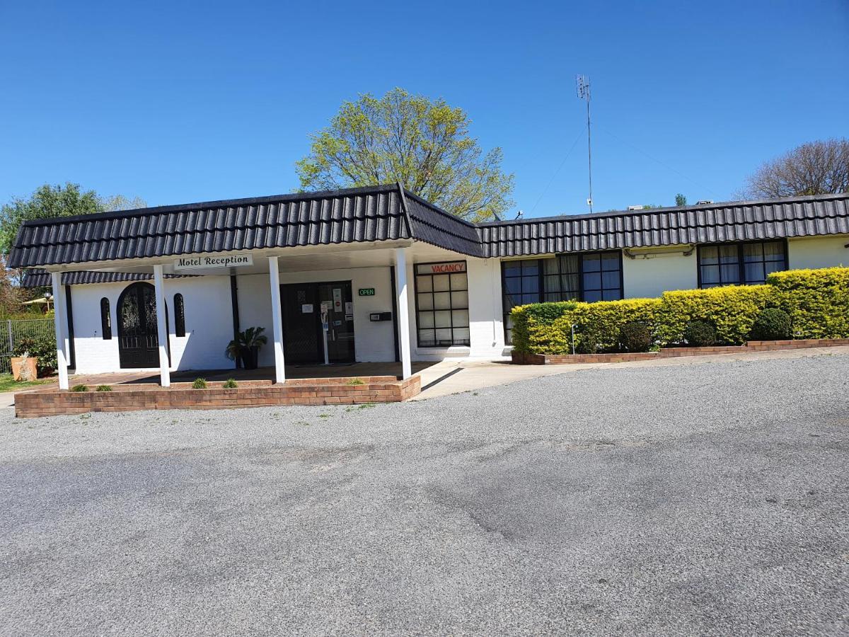 Tally Ho Motor Inn Tenterfield Bagian luar foto