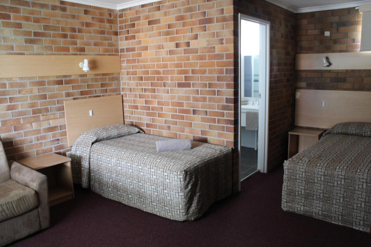 Tally Ho Motor Inn Tenterfield Bagian luar foto