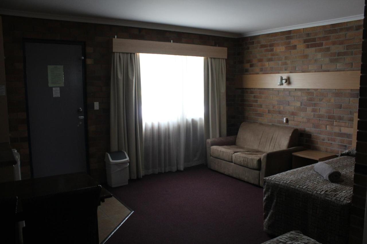 Tally Ho Motor Inn Tenterfield Bagian luar foto