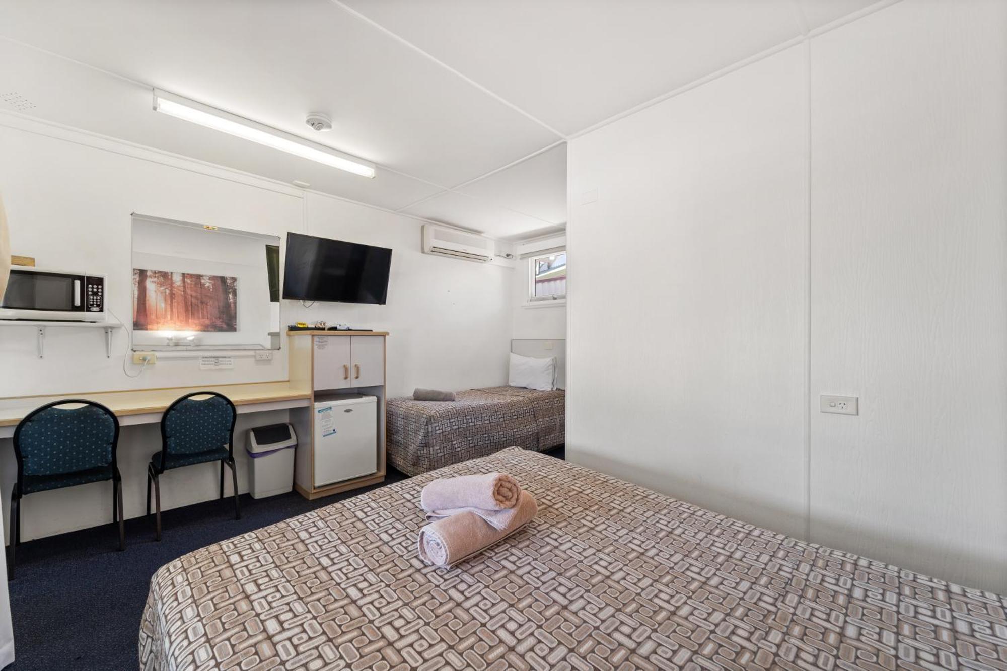 Tally Ho Motor Inn Tenterfield Bagian luar foto