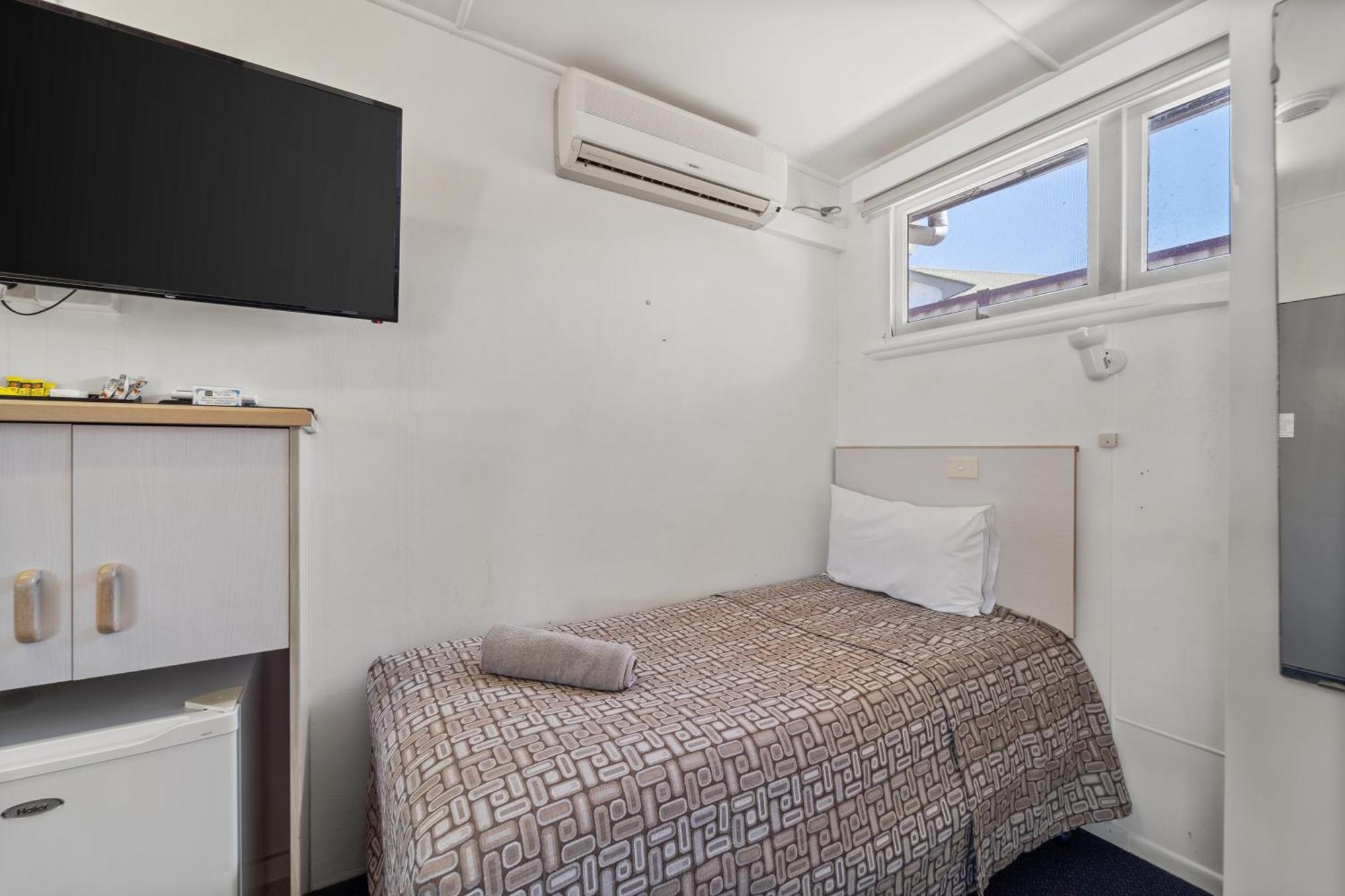 Tally Ho Motor Inn Tenterfield Bagian luar foto