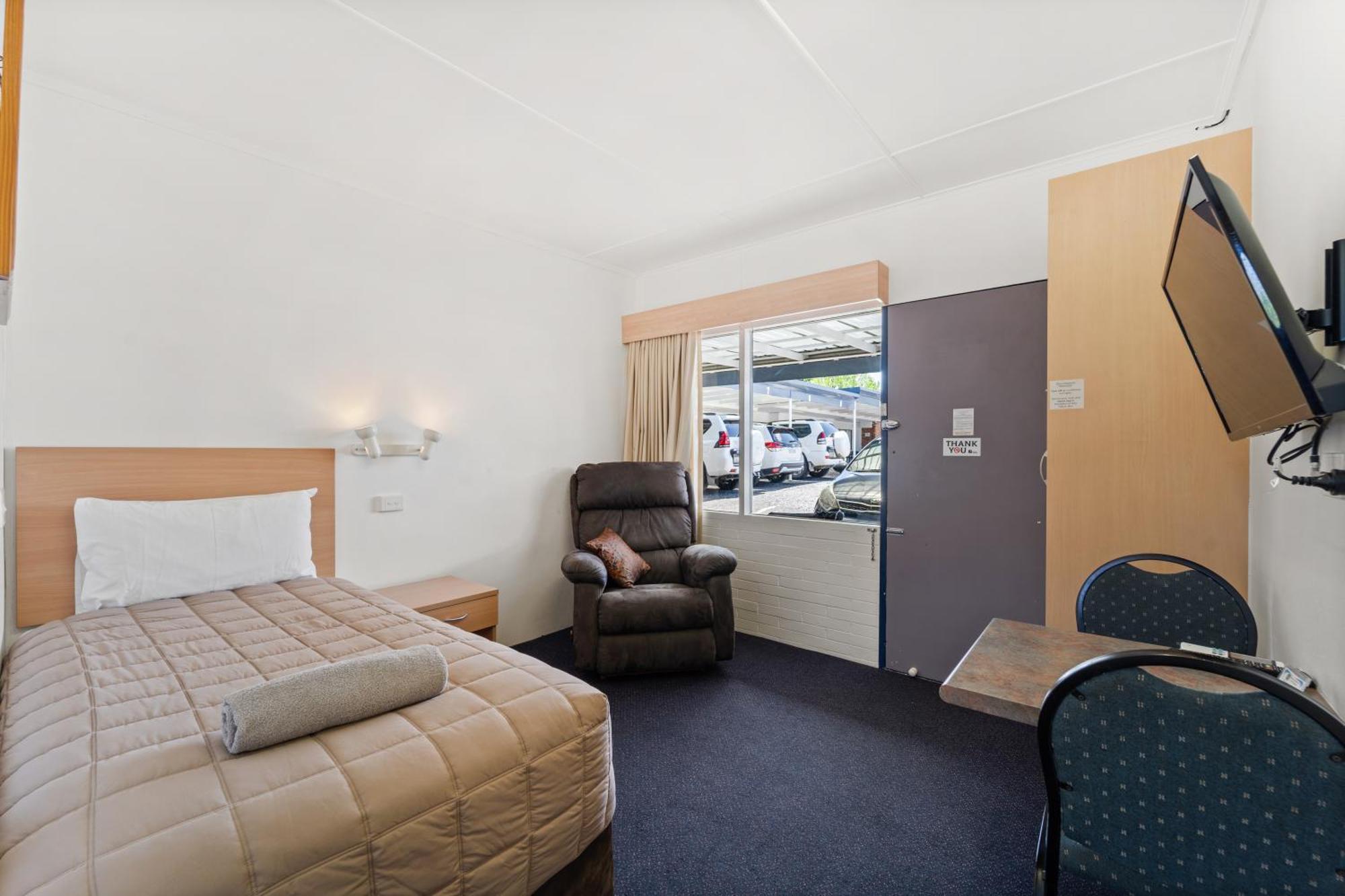 Tally Ho Motor Inn Tenterfield Bagian luar foto