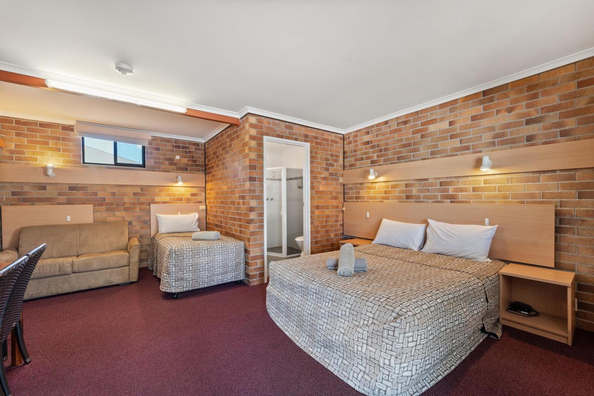 Tally Ho Motor Inn Tenterfield Bagian luar foto