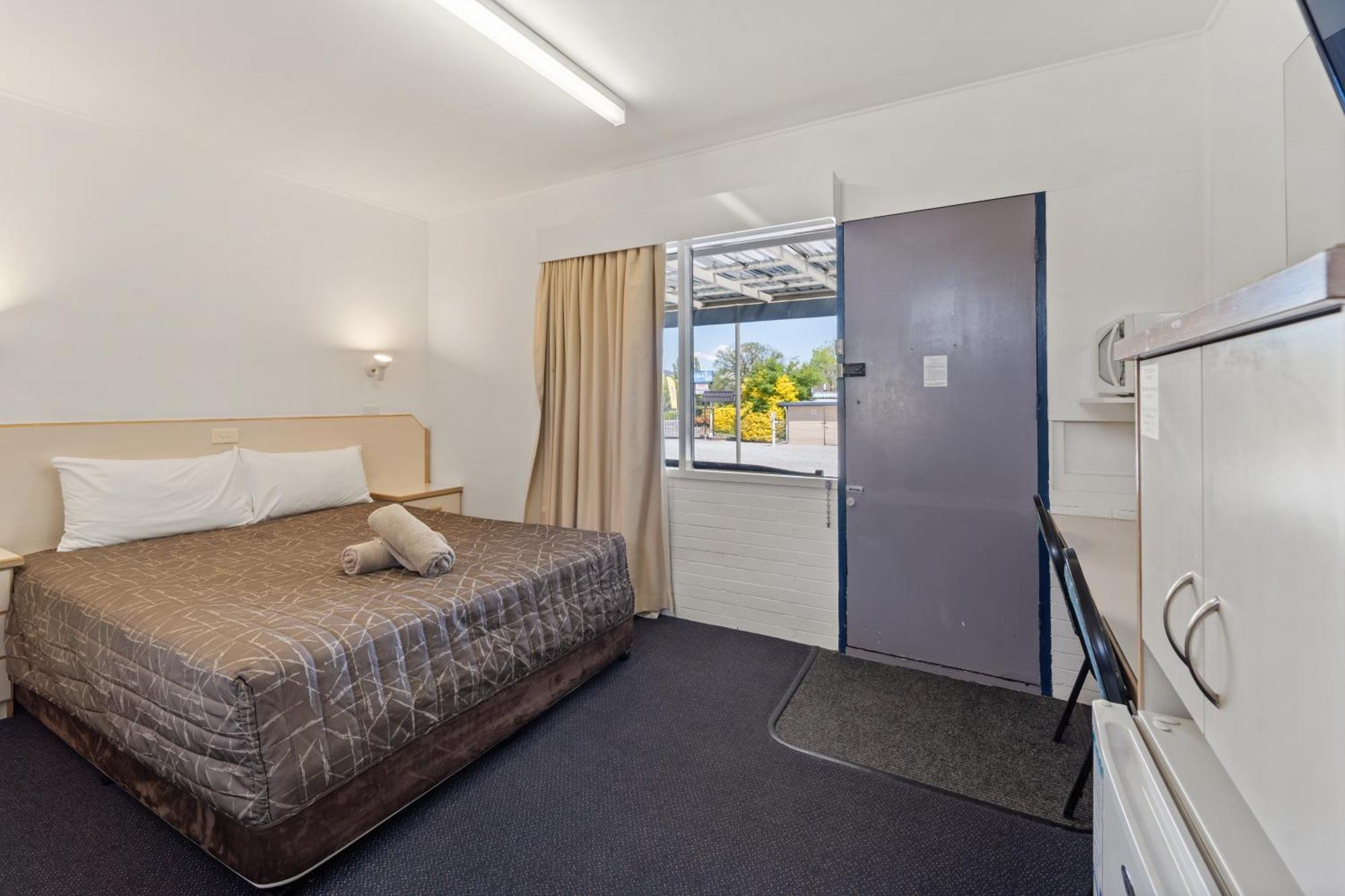 Tally Ho Motor Inn Tenterfield Bagian luar foto