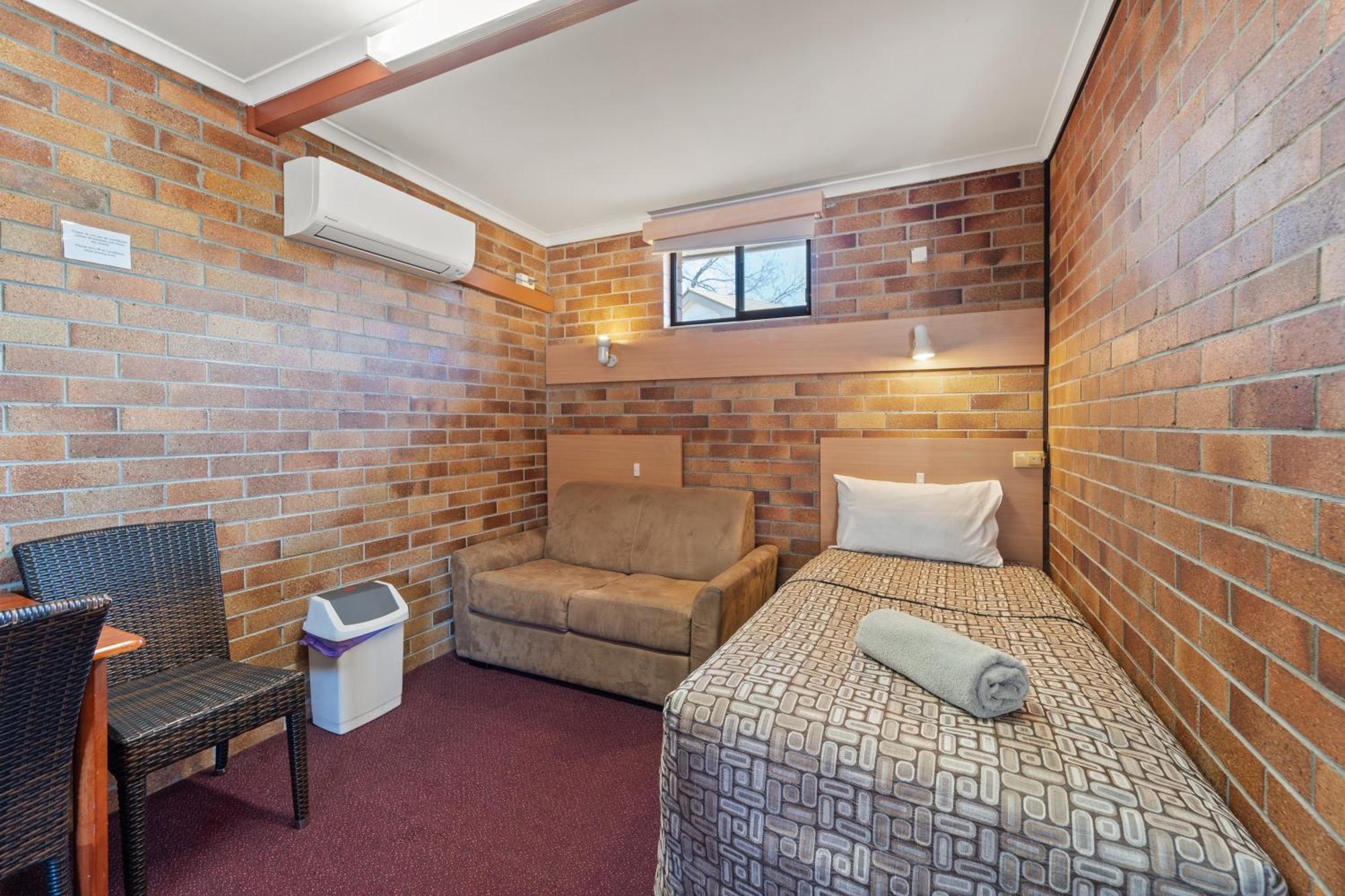 Tally Ho Motor Inn Tenterfield Bagian luar foto