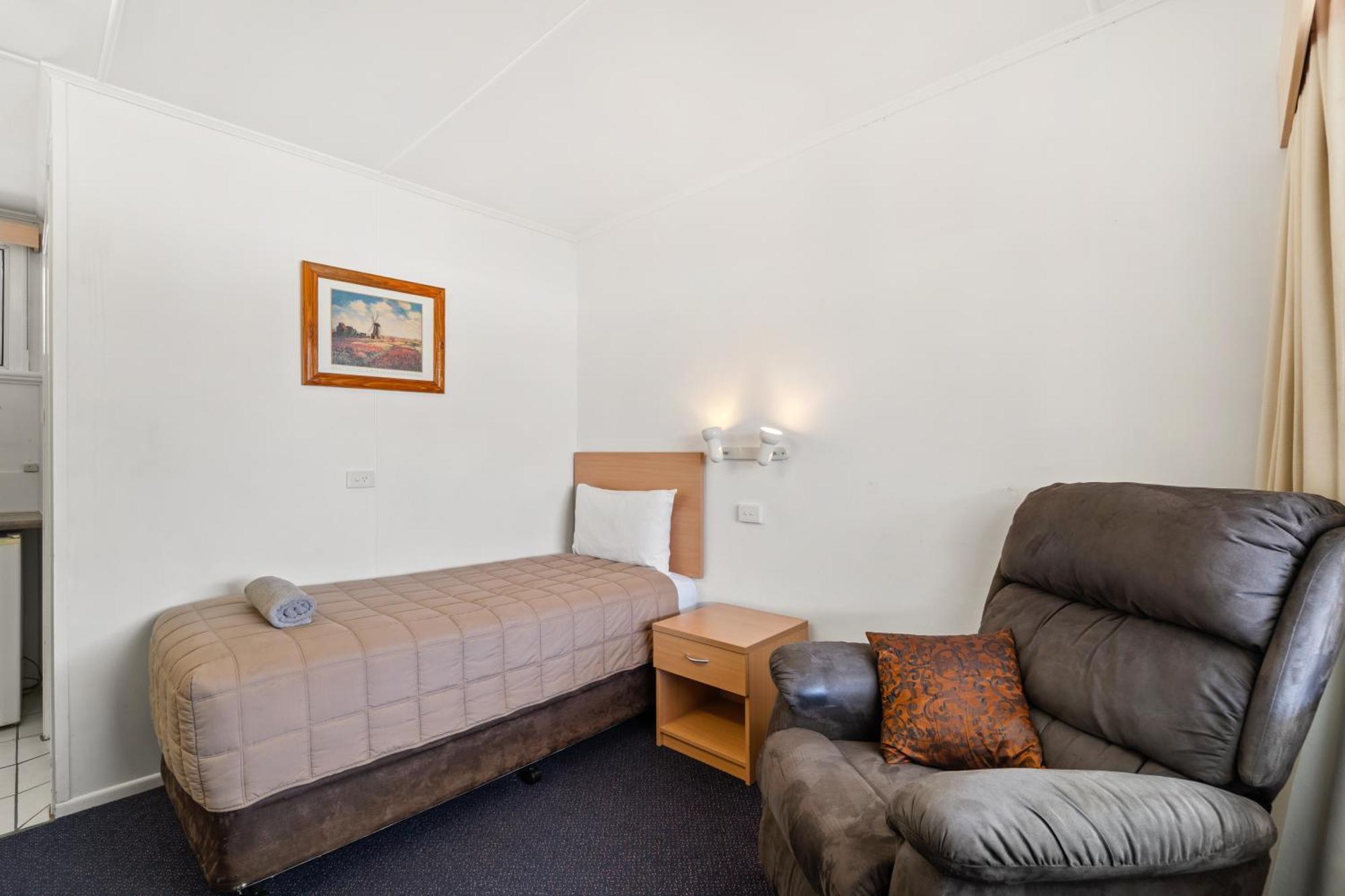 Tally Ho Motor Inn Tenterfield Bagian luar foto