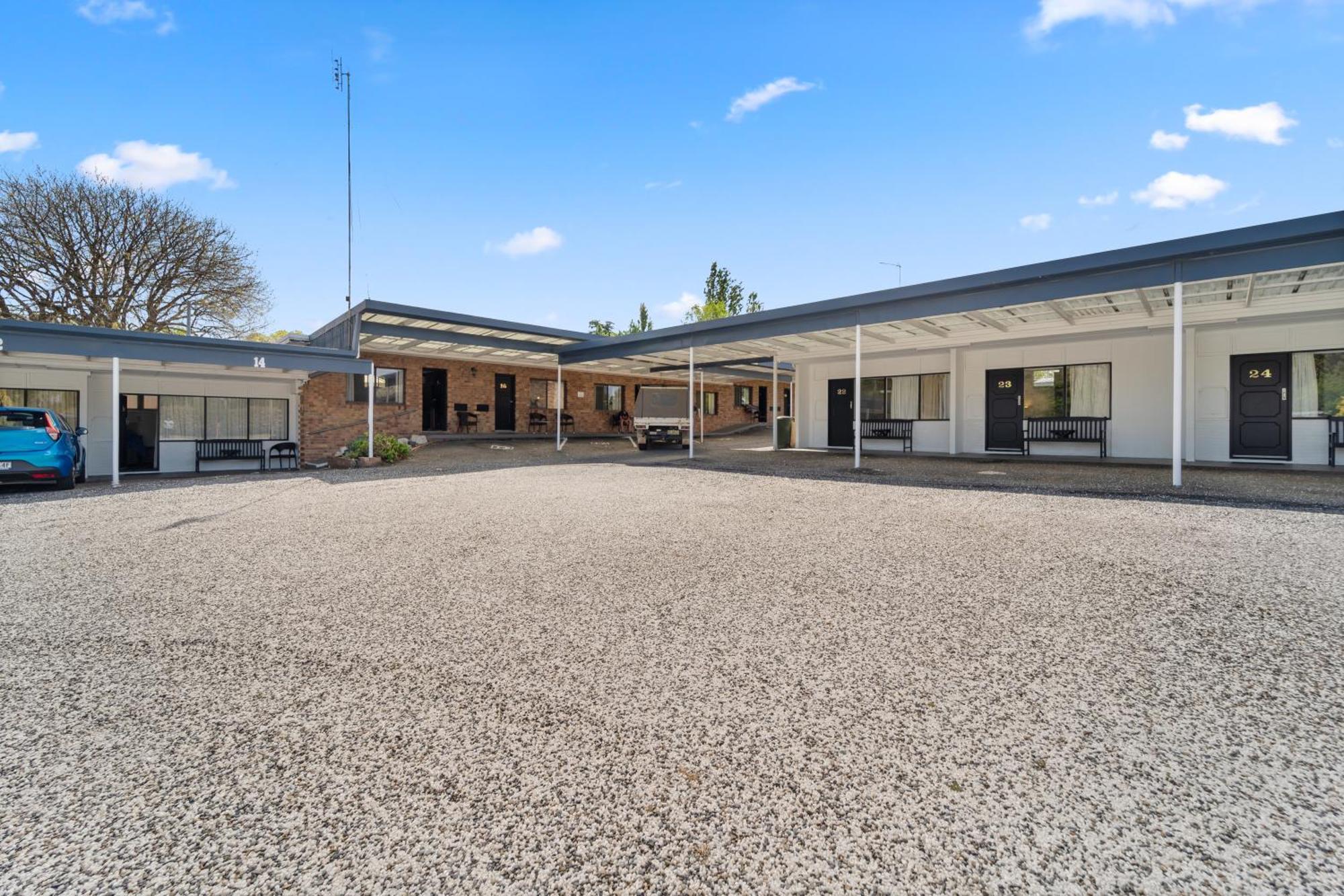 Tally Ho Motor Inn Tenterfield Bagian luar foto