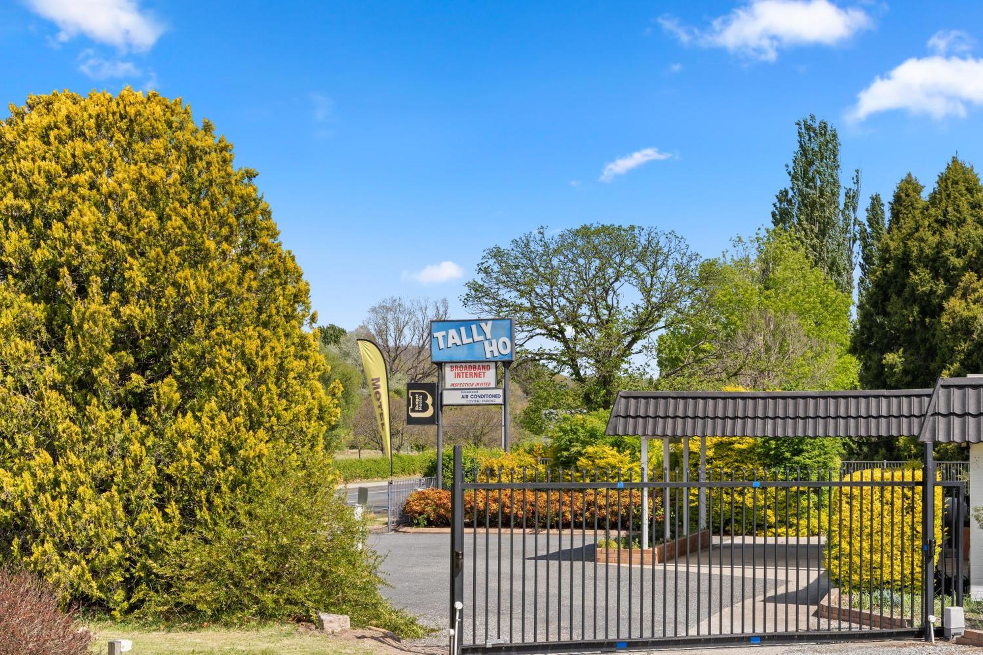 Tally Ho Motor Inn Tenterfield Bagian luar foto