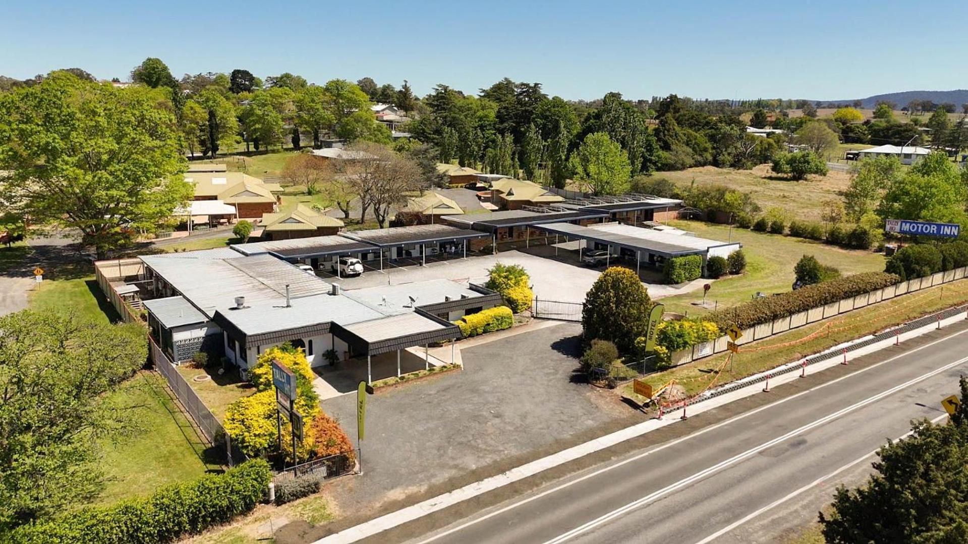 Tally Ho Motor Inn Tenterfield Bagian luar foto