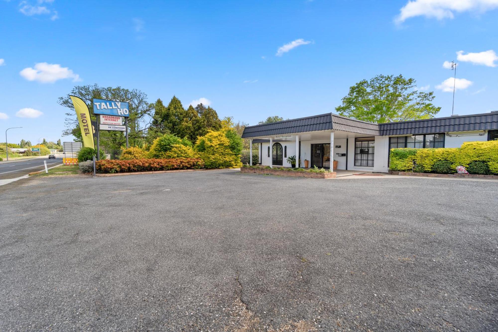 Tally Ho Motor Inn Tenterfield Bagian luar foto