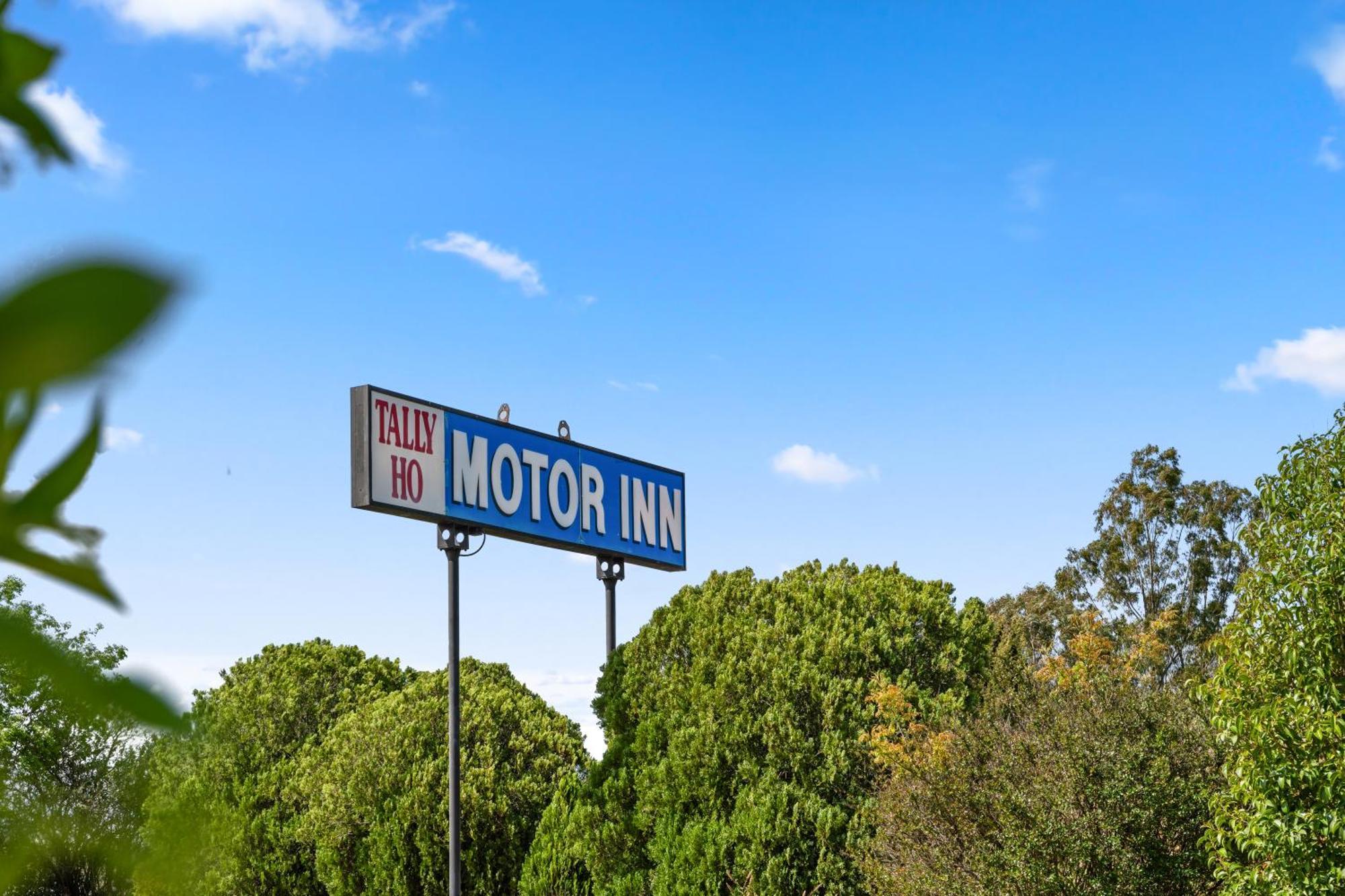 Tally Ho Motor Inn Tenterfield Bagian luar foto
