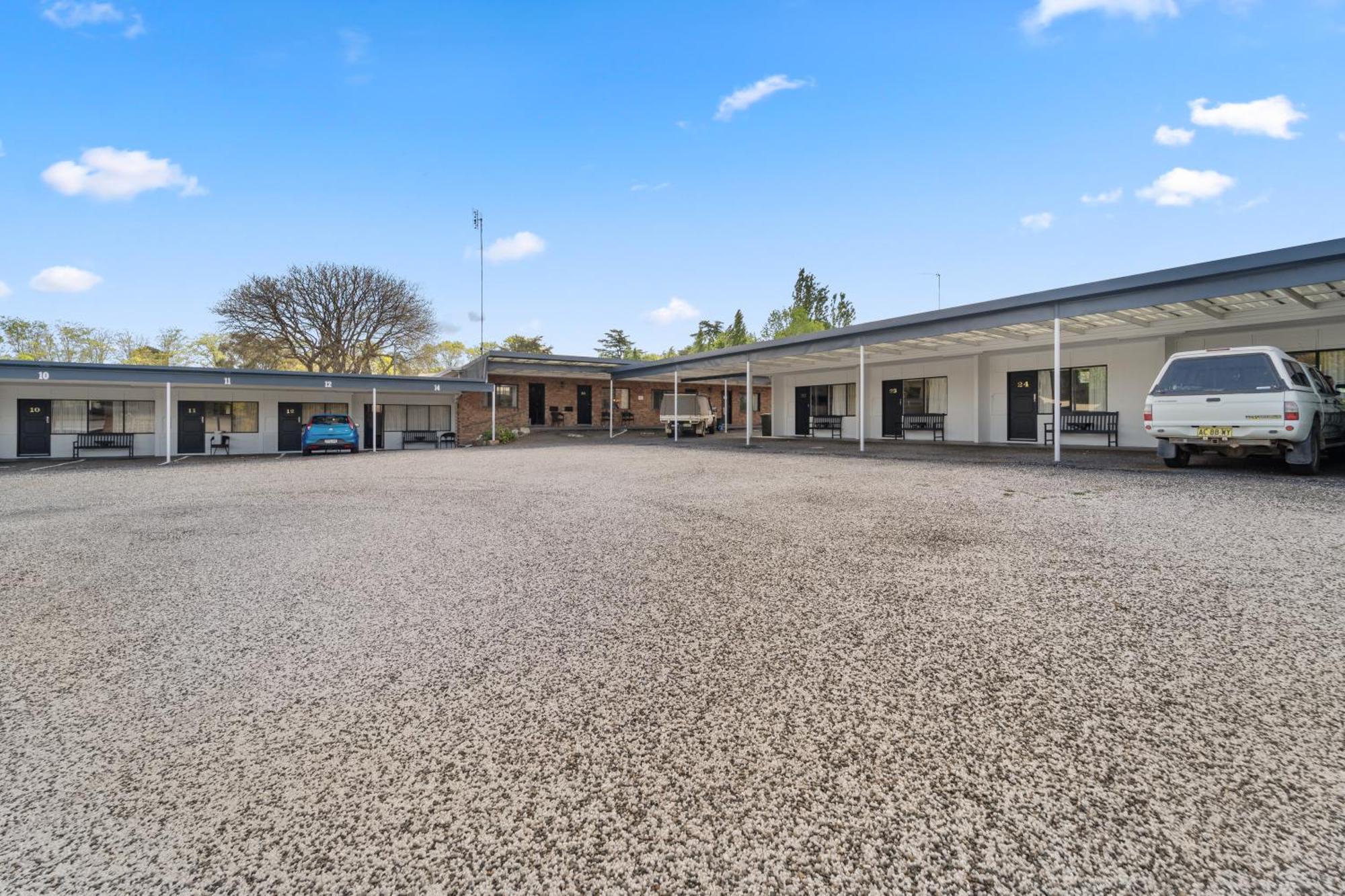 Tally Ho Motor Inn Tenterfield Bagian luar foto
