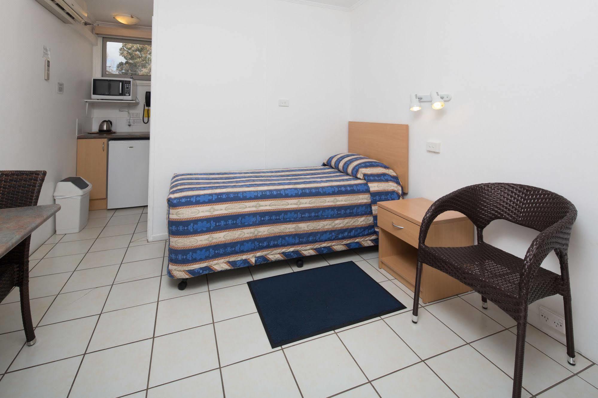 Tally Ho Motor Inn Tenterfield Bagian luar foto